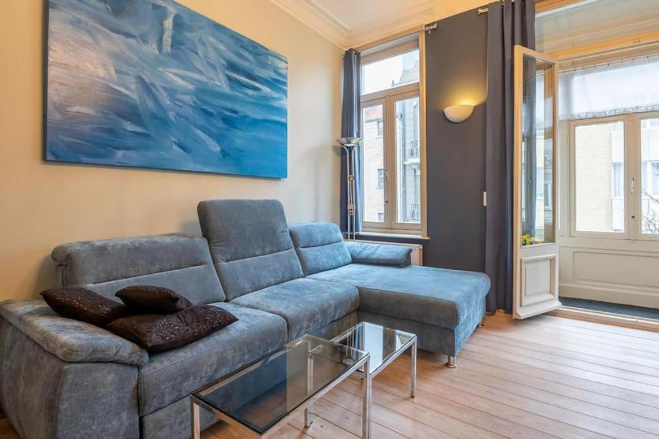 Spacious 7-bed House In Prázdninový dům Ostende